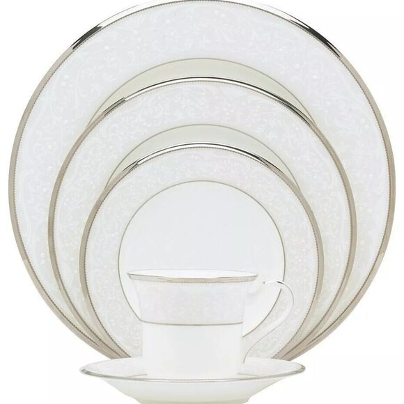 New In Box Noritake Silver Palace 5 piece setting - Picture 1 of 3